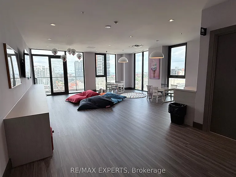 75 James St S #623 — Photo 16