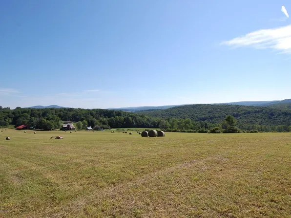 414 Creamery Rd, Carbondale, PA 18407