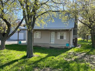 511 Carson St, Farnam, NE 69029