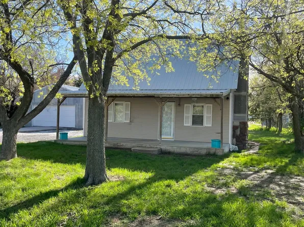 511 Carson St, Farnam, NE 69029