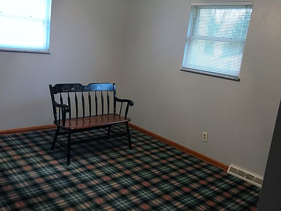 5th image of 215 Dill Ave