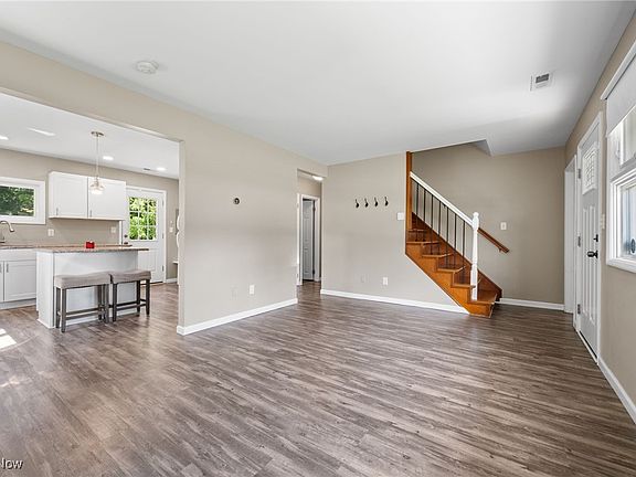 4th image of 608 Woodmere Dr