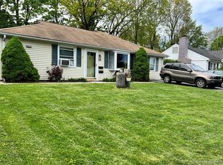 24 Hearthstone Ct, Stamford, CT 06902