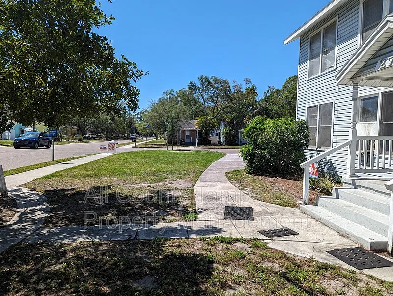 2 bed, 1.0 bath, $1,100 — Photo 2