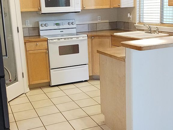 2nd image of 2026 W Camelot Dr
