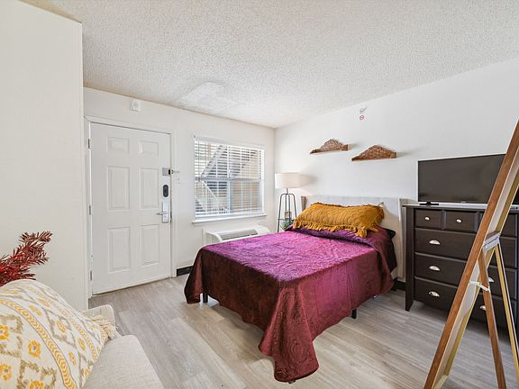 3rd image of 13223 Champions Plaza Dr #217