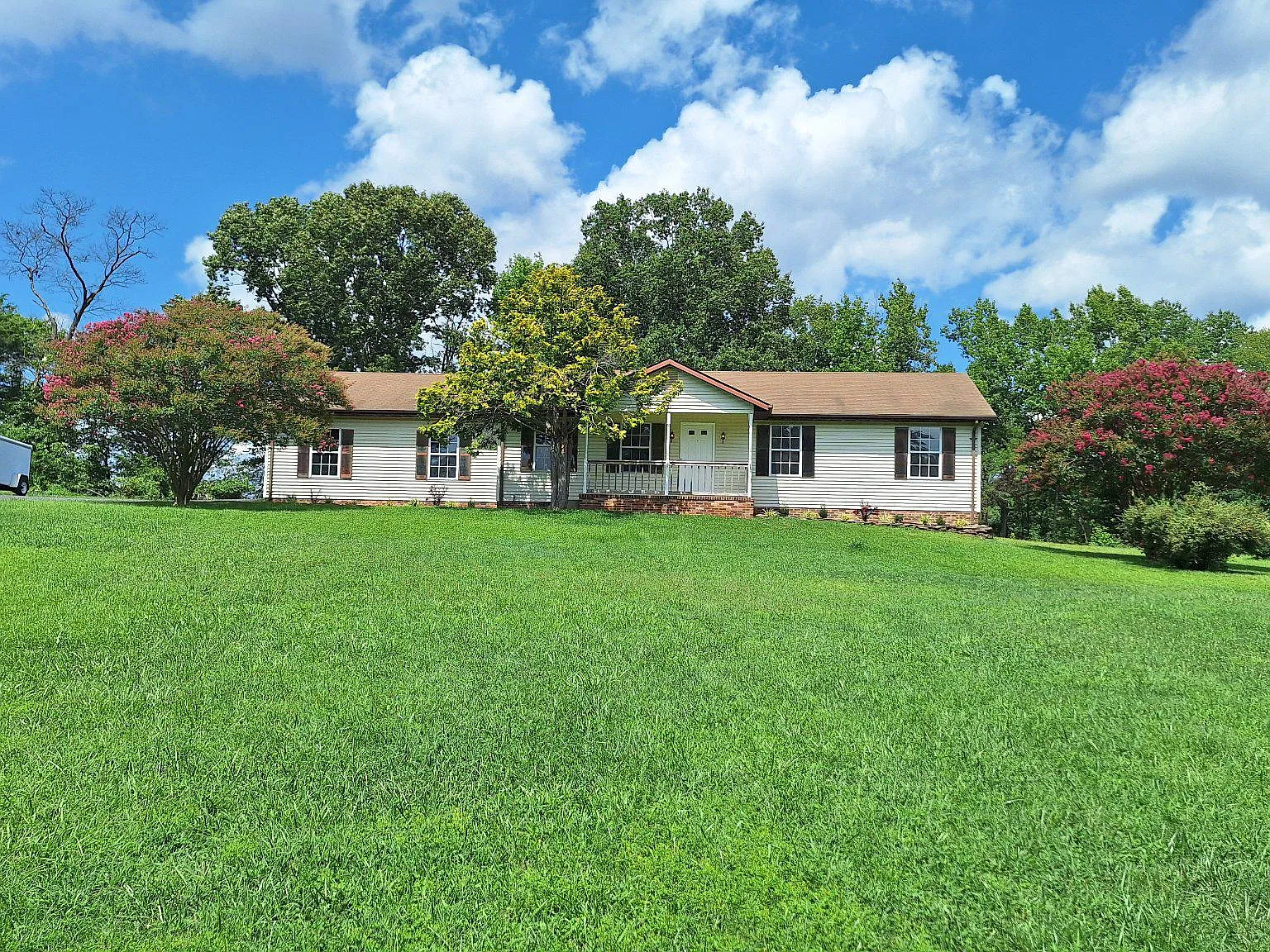 3 bed, 2.0 bath, 1196 sqft, $2,600 — Photo 1