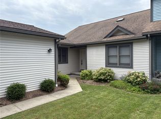 28 Midlakes Dr, Canandaigua, NY 14424