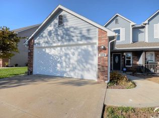 911 Deer Ridge Ct, Baldwin city, KS 66006