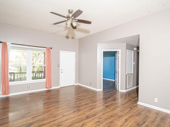 3rd image of 1790 Crestview Dr