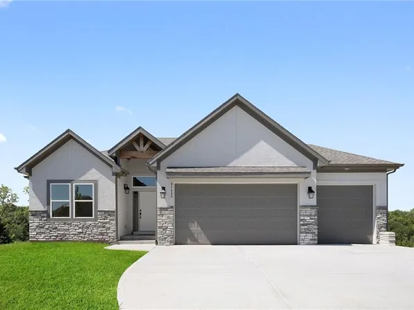 31433 W 85th Ter, De Soto, KS 66018