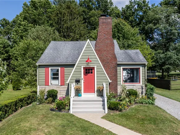 1040 Bechtol Ave, Sharon, PA 16146