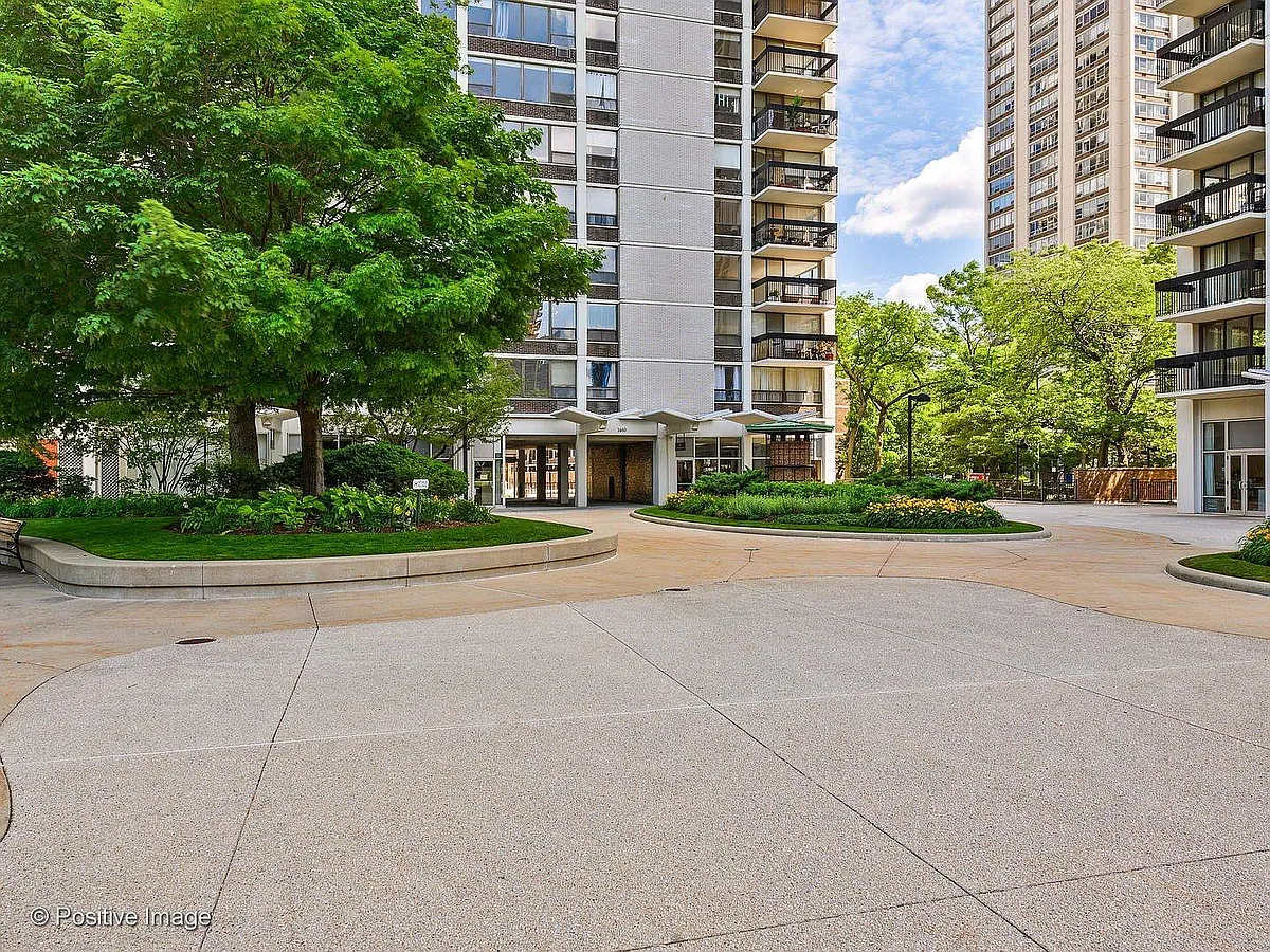 Building Photo - 1360 N Sandburg Ter #1207