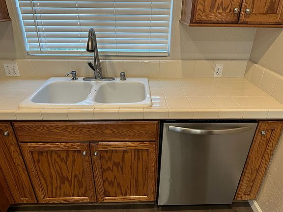 5th image of 1015 W Westmont Ct