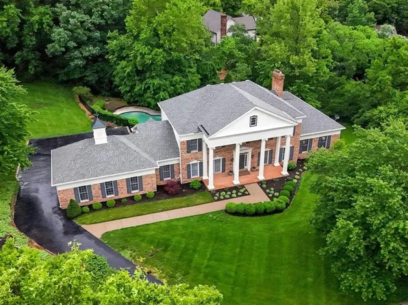 1 Delvin Ct, Saint Louis, MO 63141