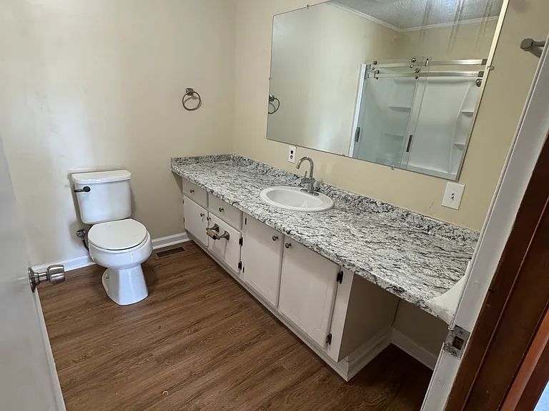 4905 Oak Hill Dr — Photo 3
