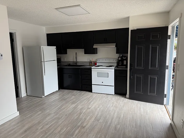 906 B St #G — Photo 7