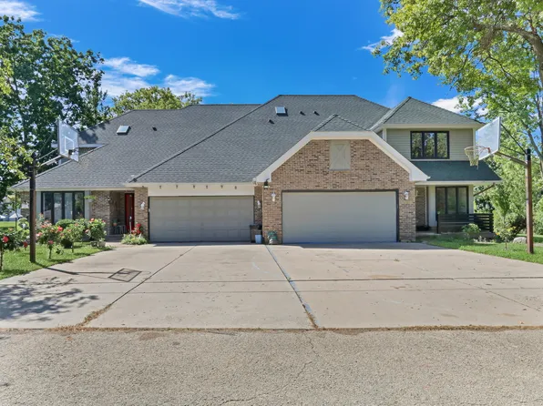 3947 Blackstone Ave, Gurnee, IL 60031