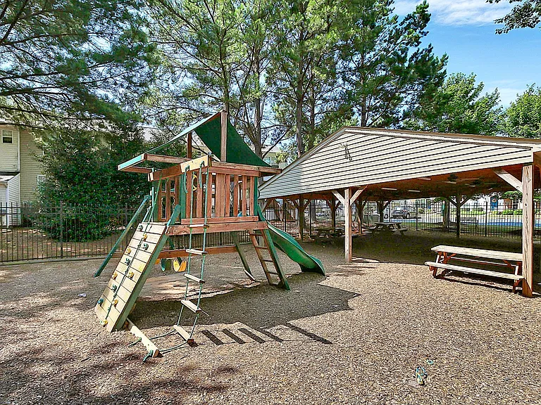 2292 Hanover Ct — Photo 28