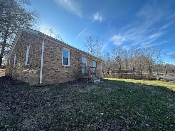 11221 Old Highway 52, Westmoreland, TN 37186