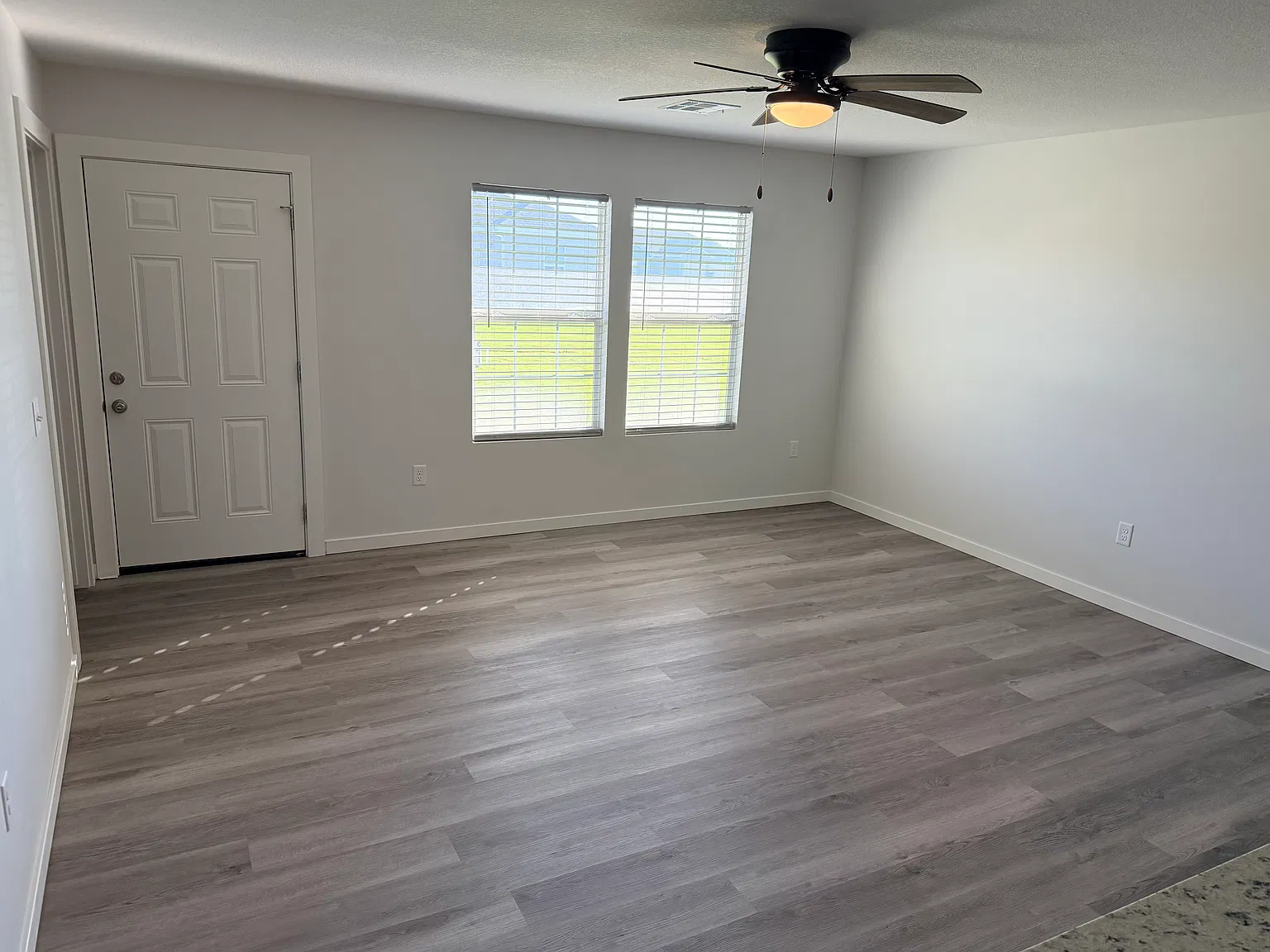 2 bed, 1100 sqft, $1,585 — Photo 4