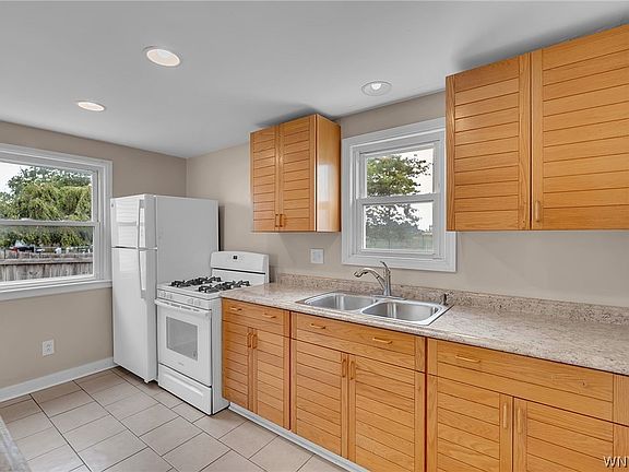 3rd image of 4529 Union Rd
