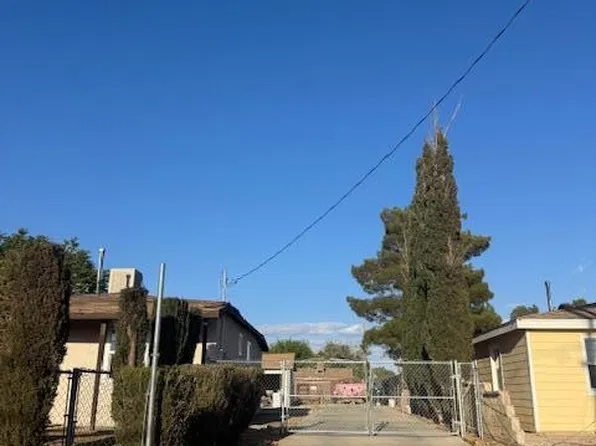 43427 Fairglen Rd, Lancaster, CA 93535