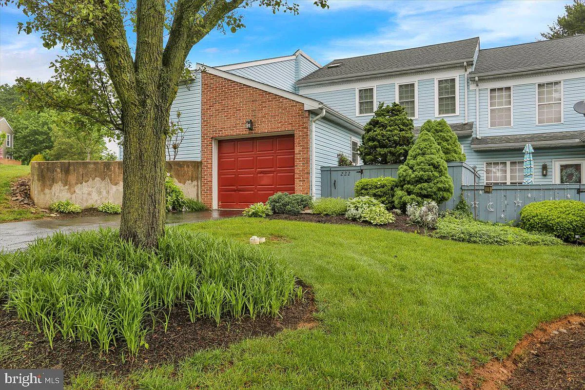 222 Winding Hill Dr photo 1
