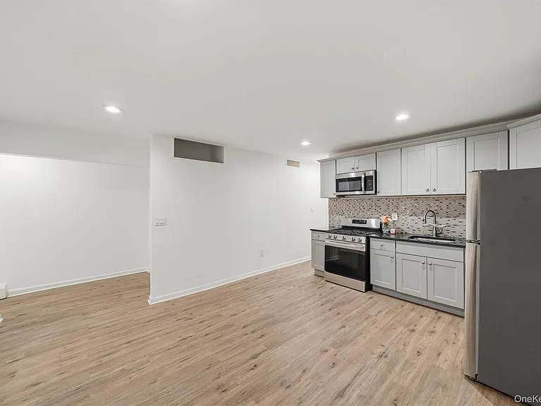 411 Liberty St — Photo 9