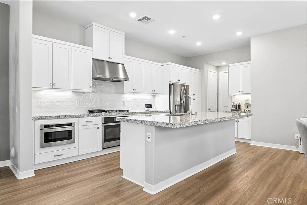 4 bed, 2688 sqft, $5,800 — Photo 4