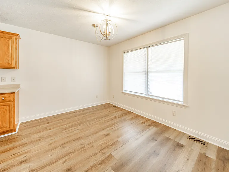 1015 N Gale St — Photo 11