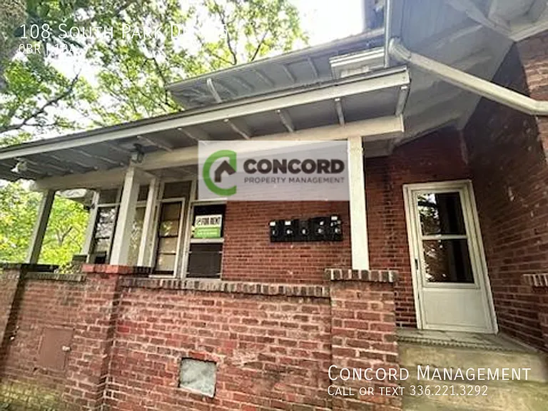 108 S Park Dr #5 — Photo 2