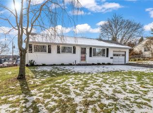 17 Overlook Dr, Hilton, NY 14468