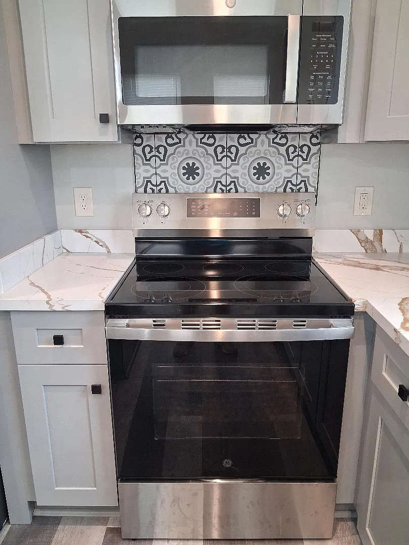 3 bed, 1125 sqft, $2,500 — Photo 4