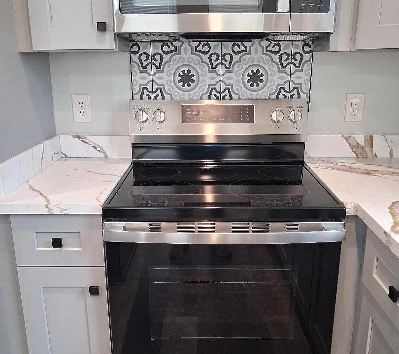 All Electric, Stainless Steel Stove/Oven w/ Decorative backsplash