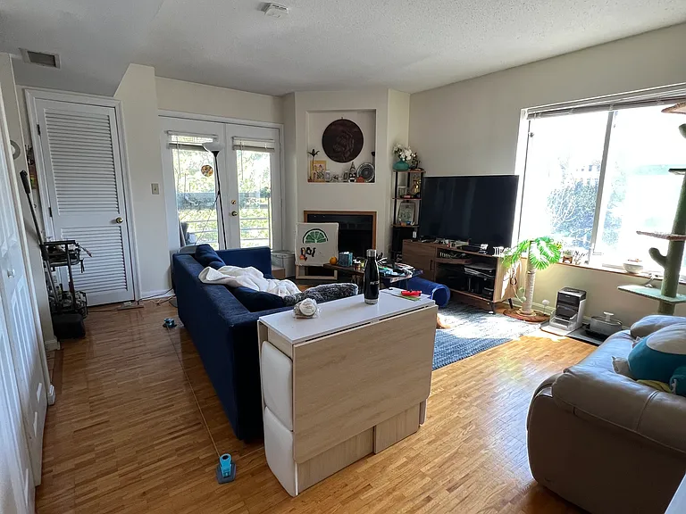 340 Franklin St #3 — Photo 5