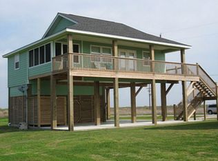 983 Cade St, Gilchrist, TX 77617