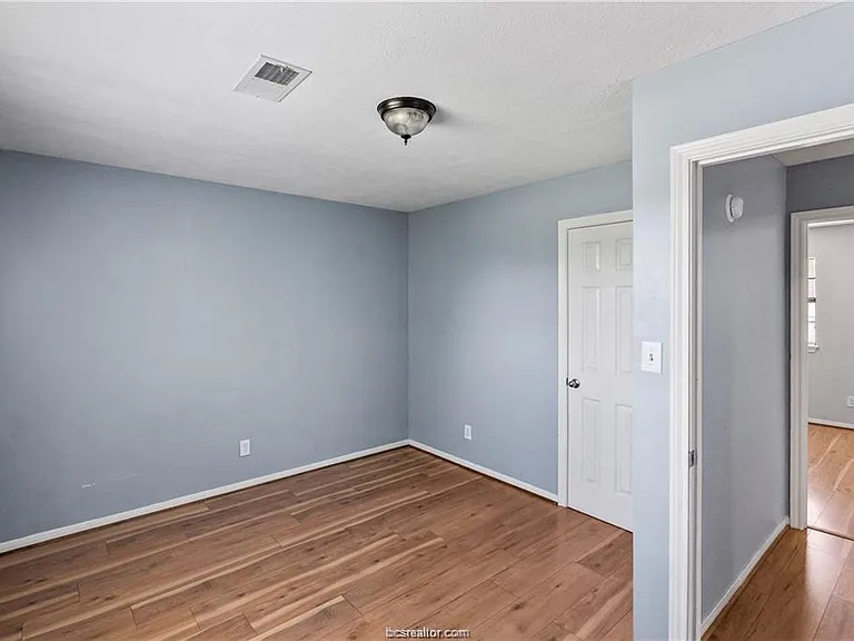 609 Wades Way #4 — Photo 12