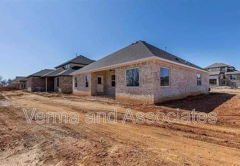 1050 Whistler St — Photo 15