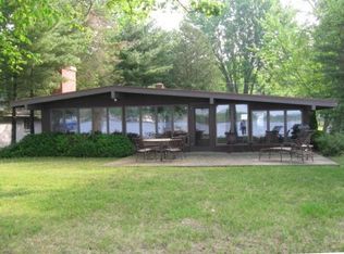 11190 Algonquin Dr, Pinckney, MI