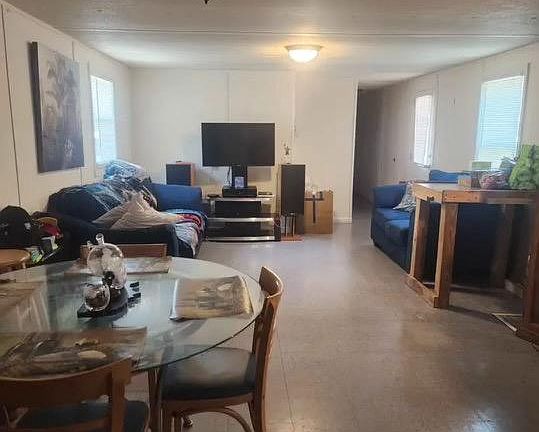 5th image of 2300 S 2nd St