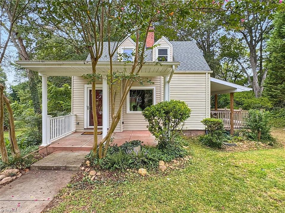 1st image of 509 College St