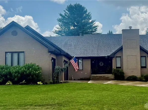 8640 Tanglewood Dr, Springboro, OH 45066