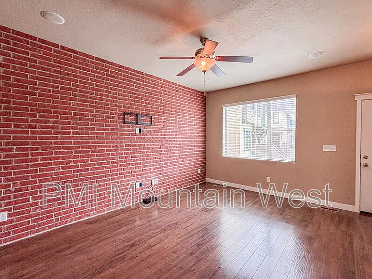 420 N Main St #29 — Photo 12