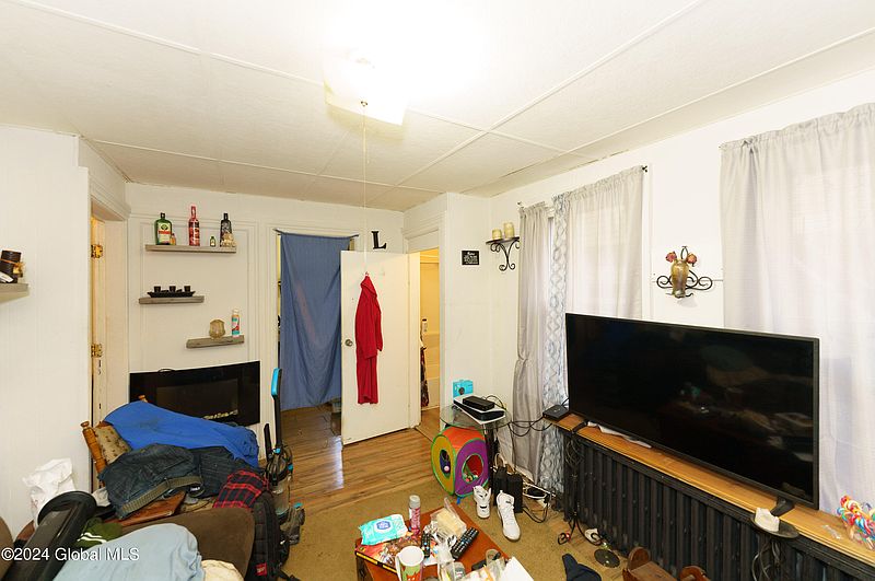 4th image of 139 Mohawk Street