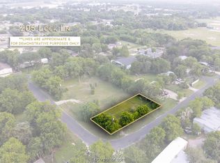 4 Lock Ln, Bryan, TX 77803