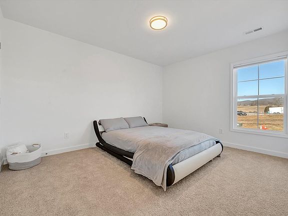 3rd image of 5028 Forsythia Pl