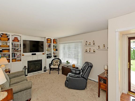 4th image of 29 Louise Dr