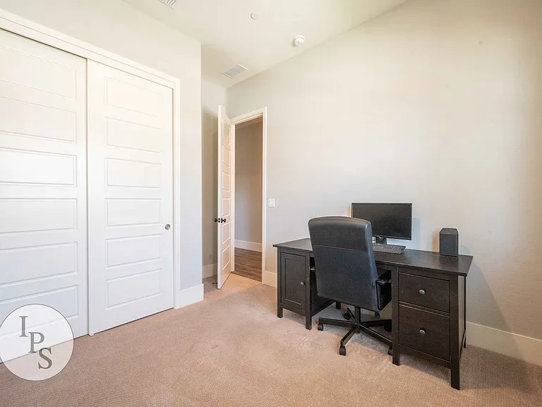 4299 Vineyard Dr — Photo 6