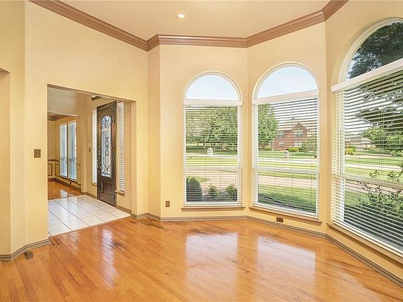 4th image of 101 Chapel Hl